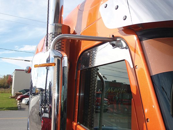 PETERBILT 2005 & UP STAINLESS STEEL CHOP-TOP WINDOW TRIM FOR CAB MOUNTED MIRRORS